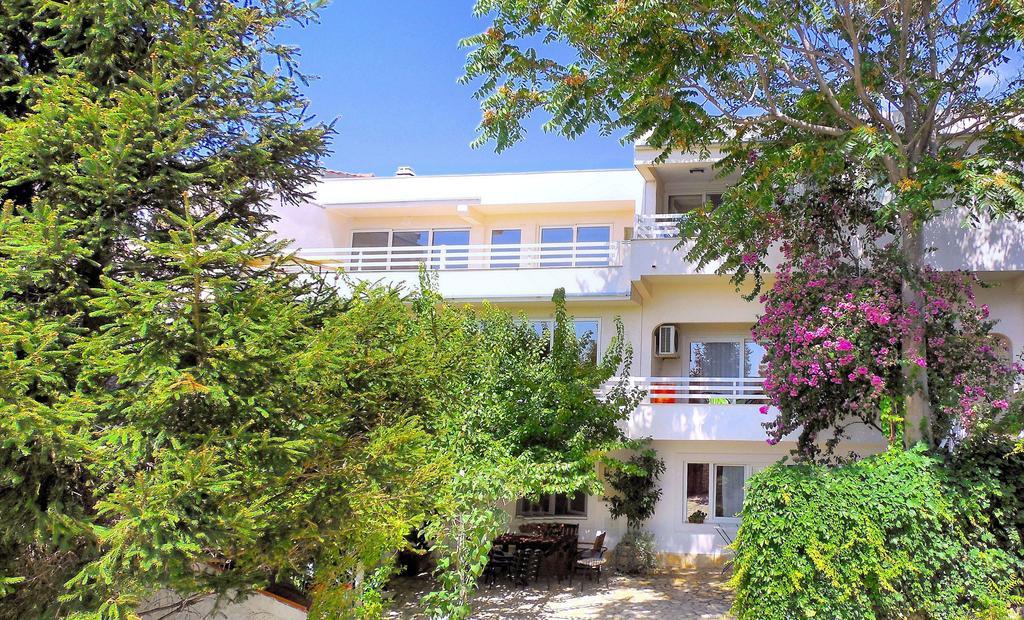 Orange Bamboo Suite Split Exterior photo
