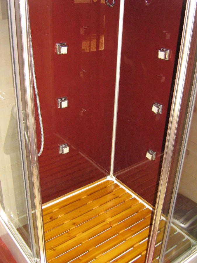 Orange Bamboo Suite Split Exterior photo